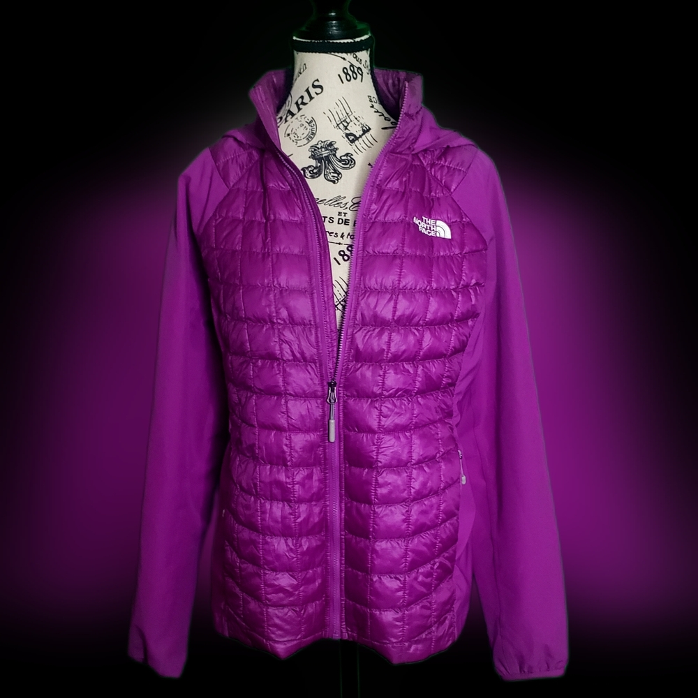 The North Face Women's Vibrant Purple Quilted Puffer Packer Jacket